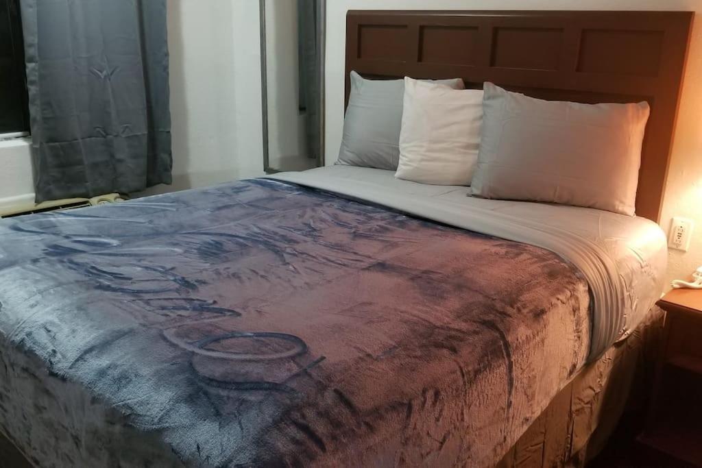 Hotel King Bed Hotel Room 120 Booking Stillwater Esterno foto