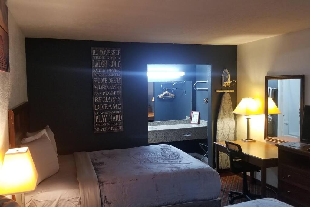 Hotel King Bed Hotel Room 120 Booking Stillwater Esterno foto