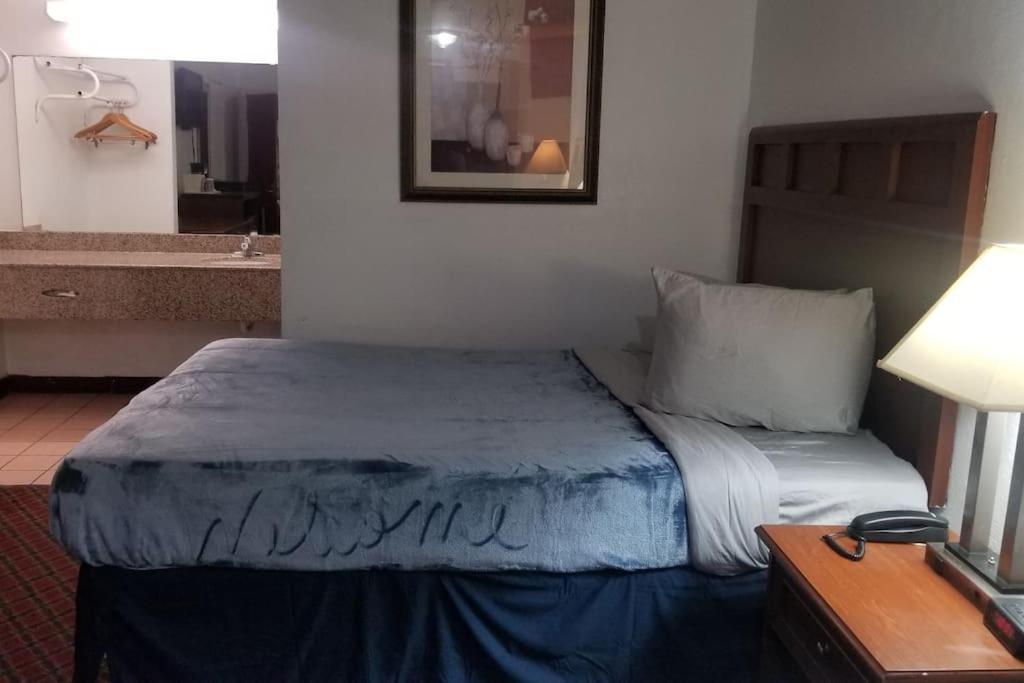 Hotel King Bed Hotel Room 120 Booking Stillwater Esterno foto